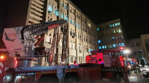 Hospital para pacientes con Covid-19 se incendia en Rumania 