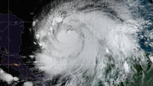 Iota se fortalece a huracán de categoría l y advierten catástrofe