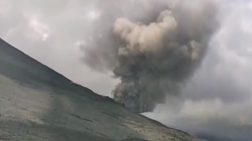 Videos muestran intensidad de erupciones en volcán de Pacaya 