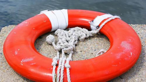 Cónsul británico salta al río para rescatar a estudiante en China