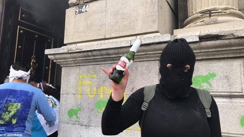 Encuentran bebidas alcohólicas en los refrigeradores del Congreso