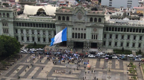Llegan al Parque Central para protestar contra Giammattei