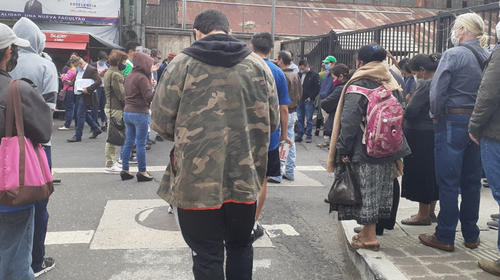 #21N: Familia y amigos de detenidos esperan fuera de Tribunales