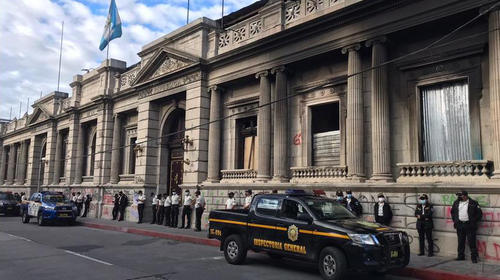 PNC resguarda el Congreso por temor a nuevas manifestaciones