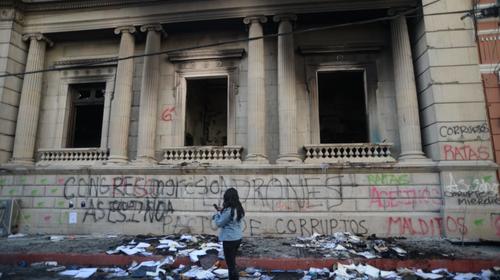 Protestas: Diputados cambian de sede para sesiones tras incendio