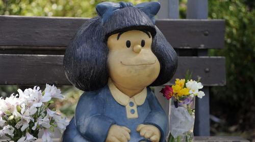 La frase "Paren el mundo que me quiero bajar" no es de Mafalda