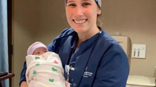 Doctora murió por Covid tras usar semanas la misma mascarilla 