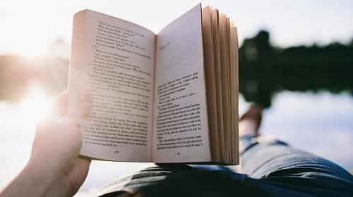 7 libros motivacionales hechos por guatemaltecos que inspiran