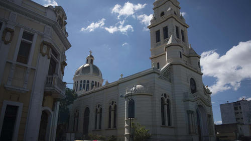 Ayuda felina: piden rescatar a gato en el techo de El Calvario