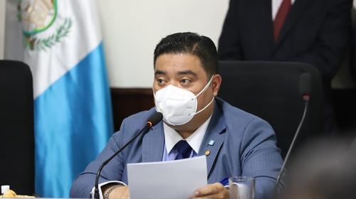 Diputado culpa a 2 virus chinos por retraso en elección de cortes