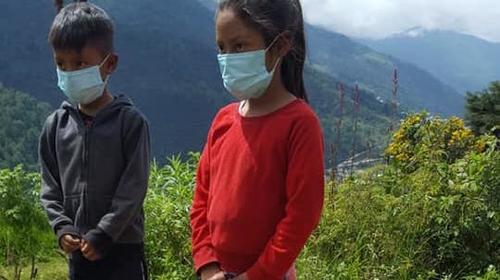 La foto de los niños y su perrito que se hace viral en redes