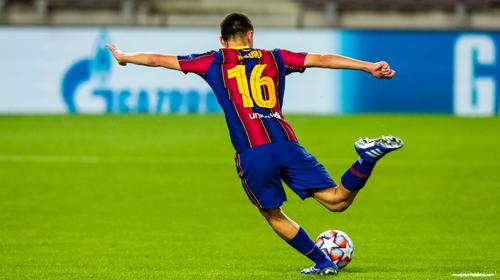 Pedri, uno de los anotadores del Barcelona, se marcha en taxi