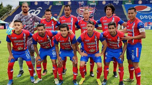 Tensi&oacute;n en Xelaj&uacute; MC: jugadores divididos dentro del vestuario