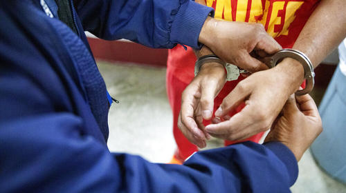 Detienen a hombre señalado de descuartizar a una persona