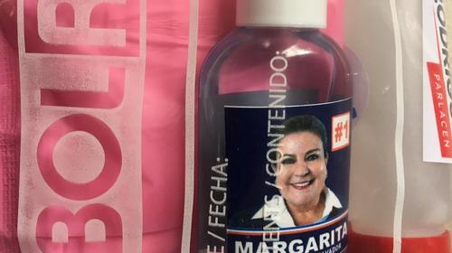 Bukele denuncia proselitismo de una diputada en botes de alcohol