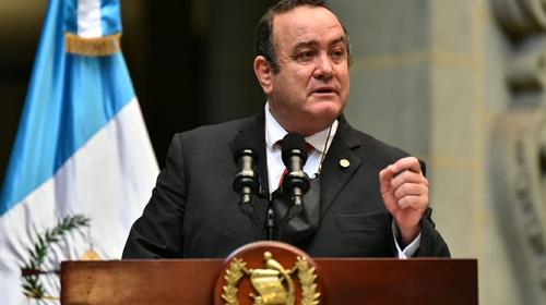 Giammattei: "Desgraciadamente hay que aprender inglés"