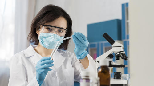 Científicos dicen que hallaron cepa de coronavirus más infecciosa