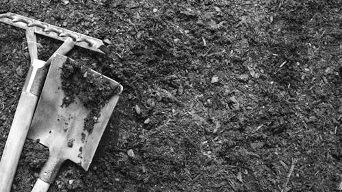 Hombre habría matado a su esposa y la enterró en casa de su papá