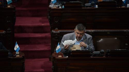 "Esto no es restaurante, pero sí se come bien", dice diputado