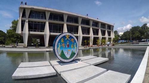 Protesta: Estudiantes toman el edificio de rector&iacute;a de la Usac