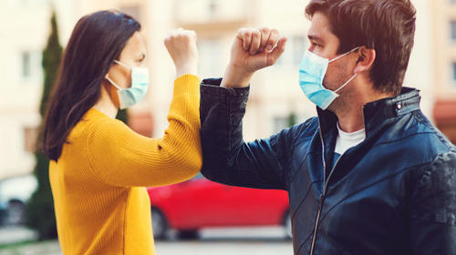 C&oacute;mo saludar correctamente para protegerte del coronavirus
