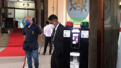 Los termómetros de 15 mil quetzales del Congreso por el Covid-19