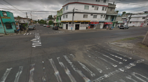 Así fue el choque de un motorista contra un camión en la zona 12