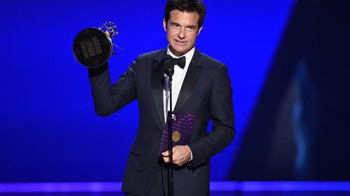 Premian por error al actor Jason Bateman en los Emmy 2020
