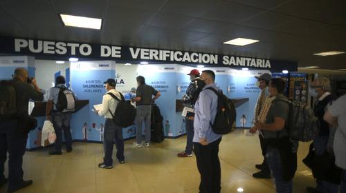 El 10% de viajeros que ingresaron por La Aurora no traía prueba