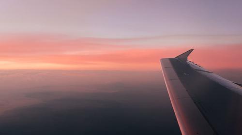 Beb&eacute; naci&oacute; durante un vuelo y aerol&iacute;nea le regalar&aacute; sus viajes 