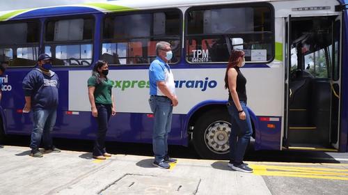 Mixco insiste en aumentar el pasaje a Q4 y lanza encuesta