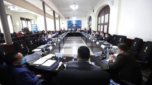 Renuncian encargados de comisión para elección de magistrados