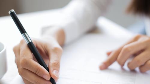 Mujer es condenada por falsificar nota de suspensión del IGSS 