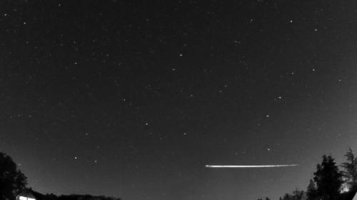 Meteoro rebota en la atmósfera de la Tierra y regresa al espacio