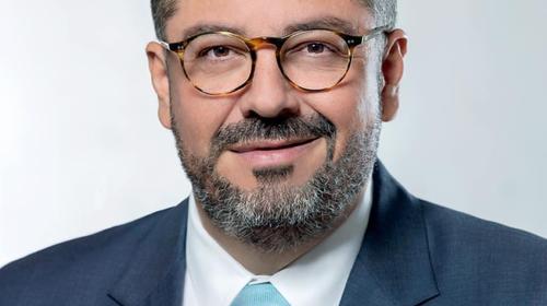 Ministro de Cultura est&aacute; internado en un hospital privado