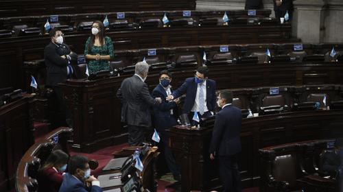 Tres diputados de la UNE dieron positivo a Covid-19