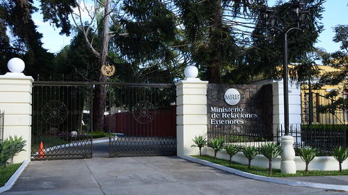 Guatemala realiza cambios en embajadas por problemas financieros