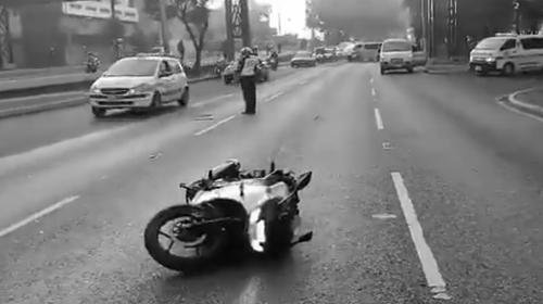 Investigan muerte de motorista en el bulevar Liberaci&oacute;n