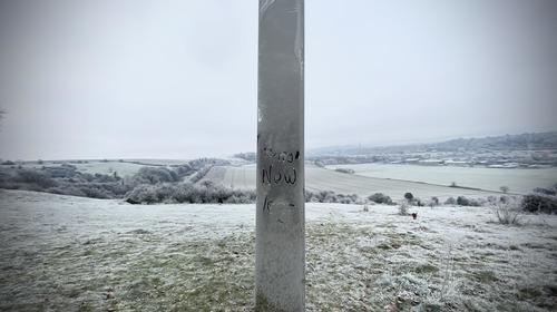 Aparece nuevo monolito en área montañosa de Gran Bretaña