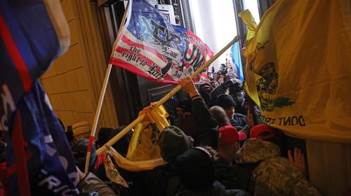 Toque de queda en Washington por disturbios a favor de Trump