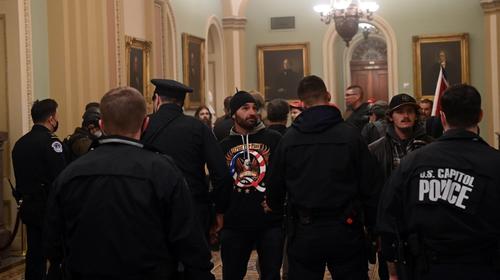 EEUU: Evacúan Congreso por protesta de partidarios de Trump