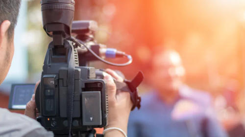 Reportero se entera en vivo que su esposa murió por Covid-19