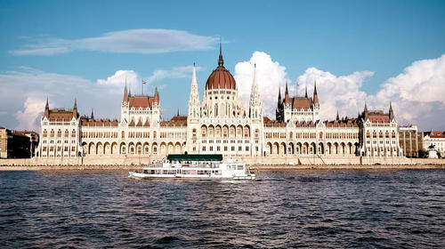 Hungría ofrece becas de maestría y doctorado