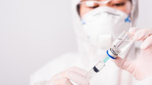 Giammattei dice que no hay suficientes vacunas en el mundo