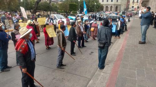 Autoridades ind&iacute;genas insisten y piden renuncia de Giammattei