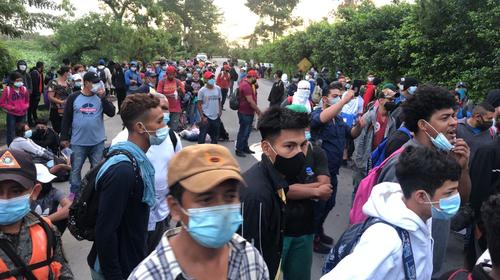 Detienen a m&aacute;s de 100 hondure&ntilde;os de la Caravana del Migrante