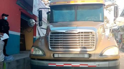 Capturan a dos hombres que llevaban 24 mil dólares en cabezal