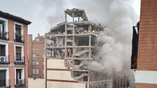 Fuerte explosi&oacute;n destruye edificio en el centro de Madrid (video)