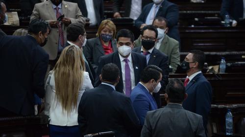 Congreso responde a críticas por juramentación de Mynor Moto