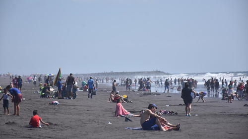 ¿Está prohibido el ingreso a playas y lagos en las restricciones?